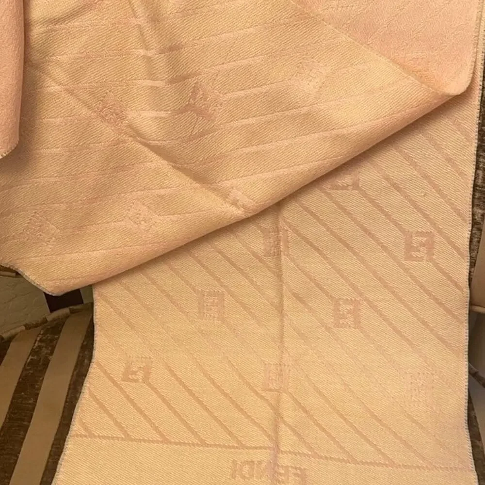 Fendi 100% wool pale pink scarf
